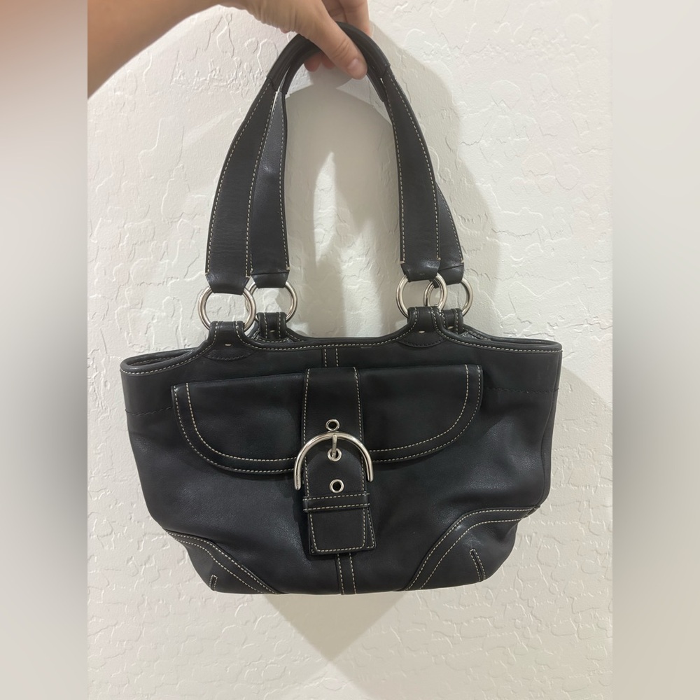 Vintage Coach Black leather shoulder bag